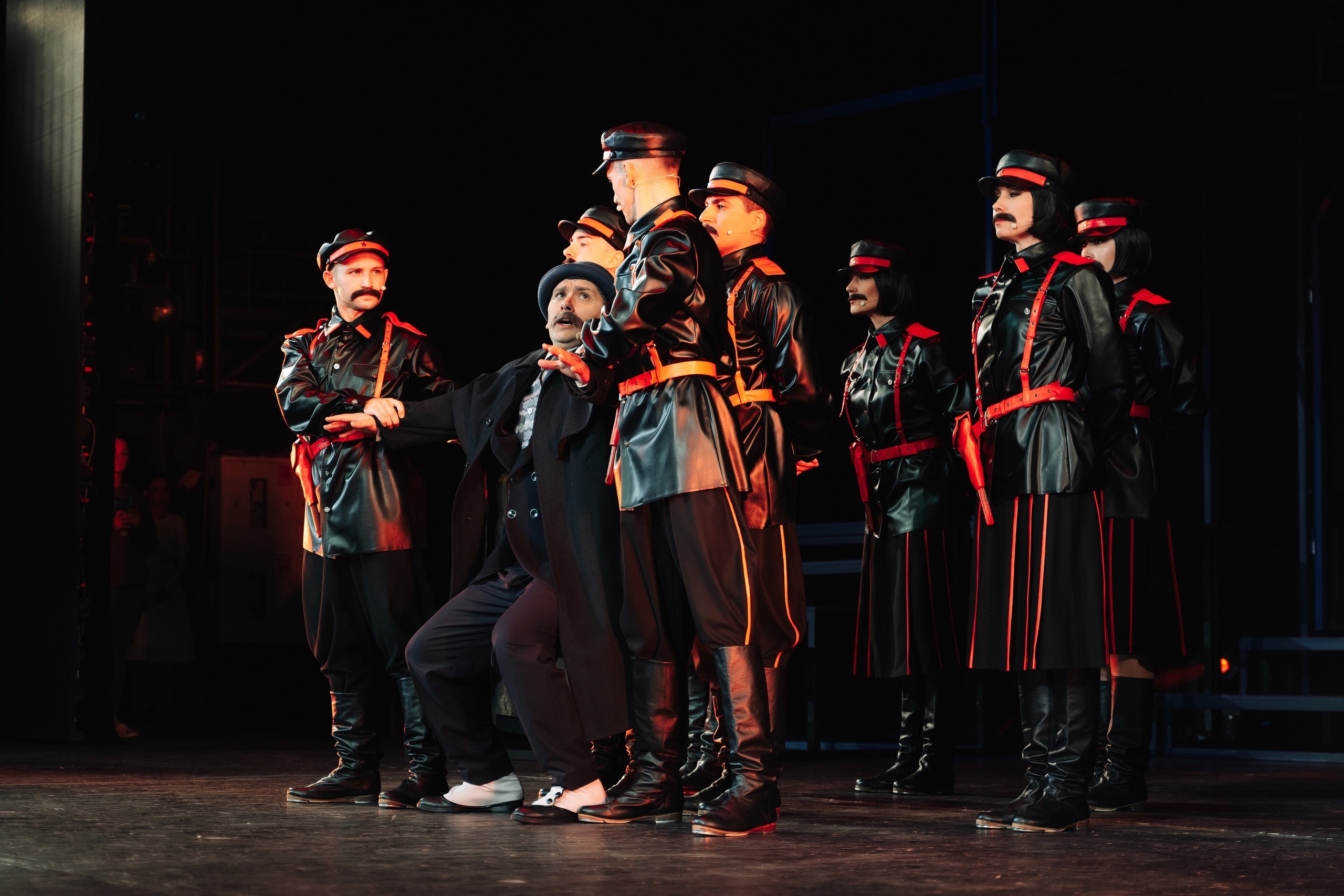 12 стульев