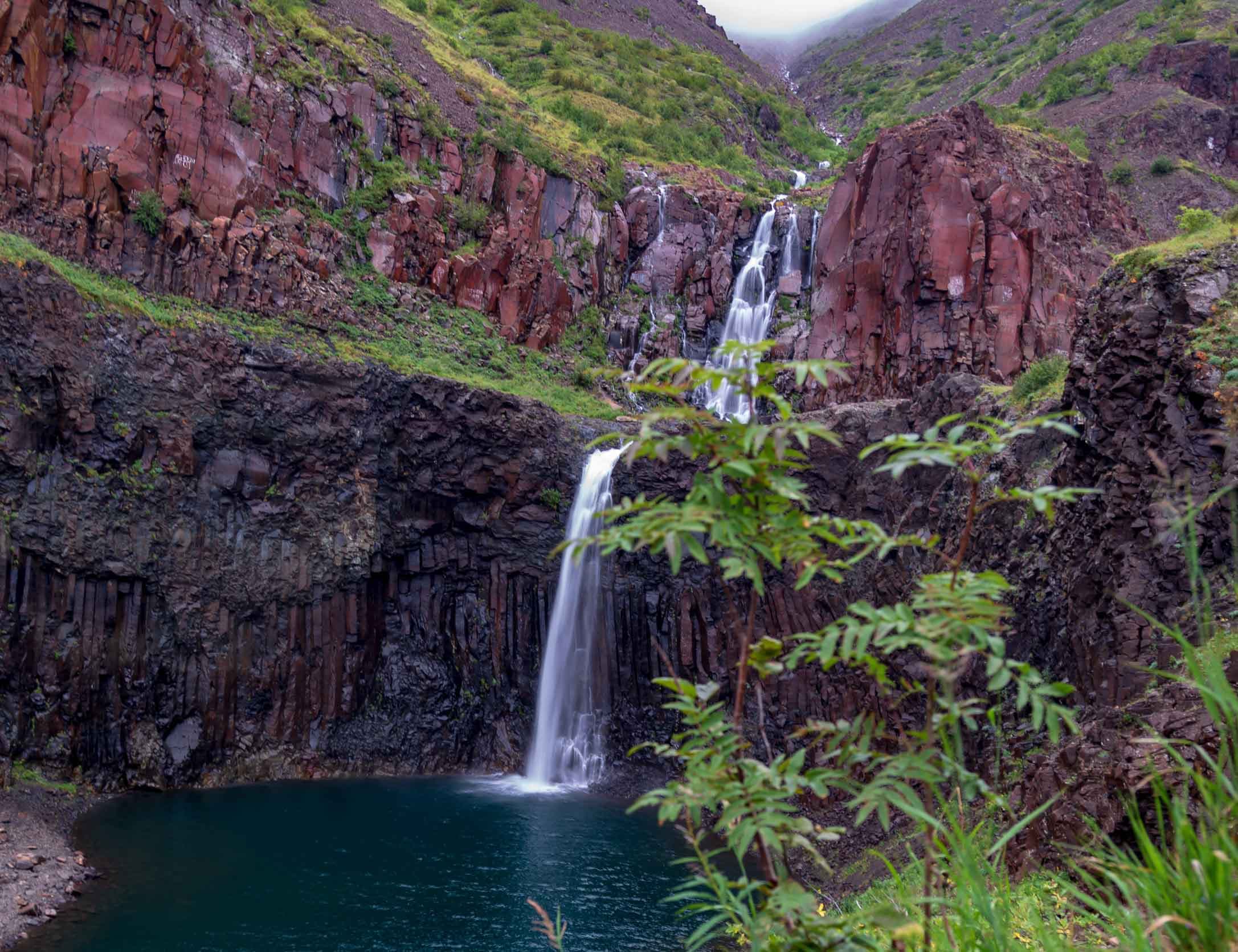 Водопад Красные Камни