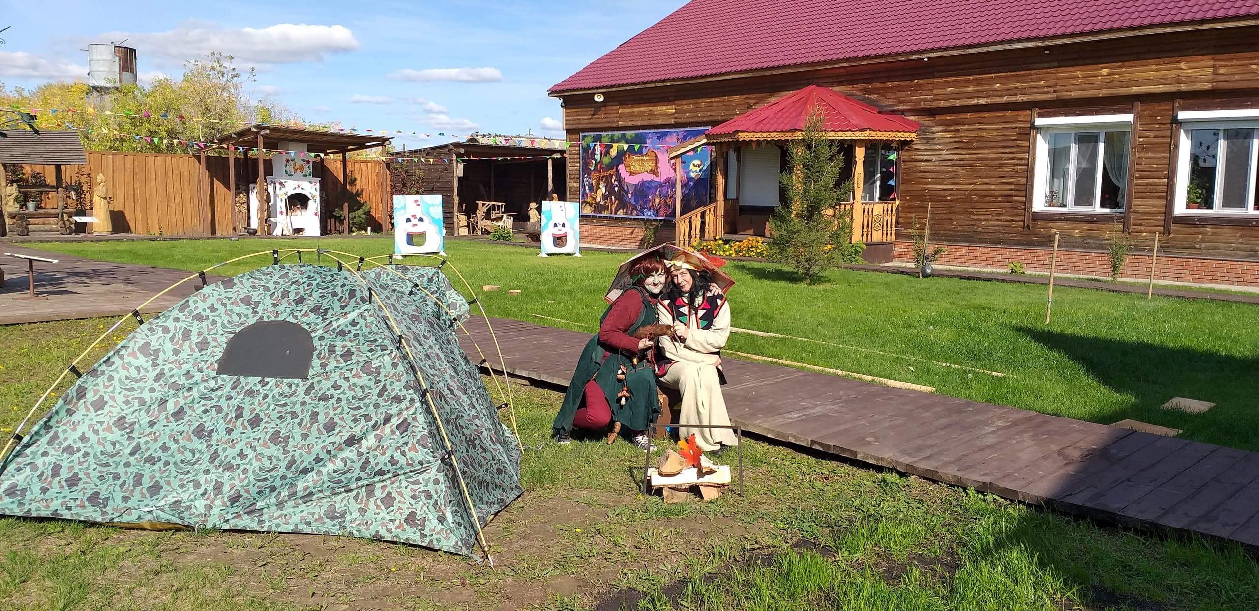 Сказочные герои идут в поход