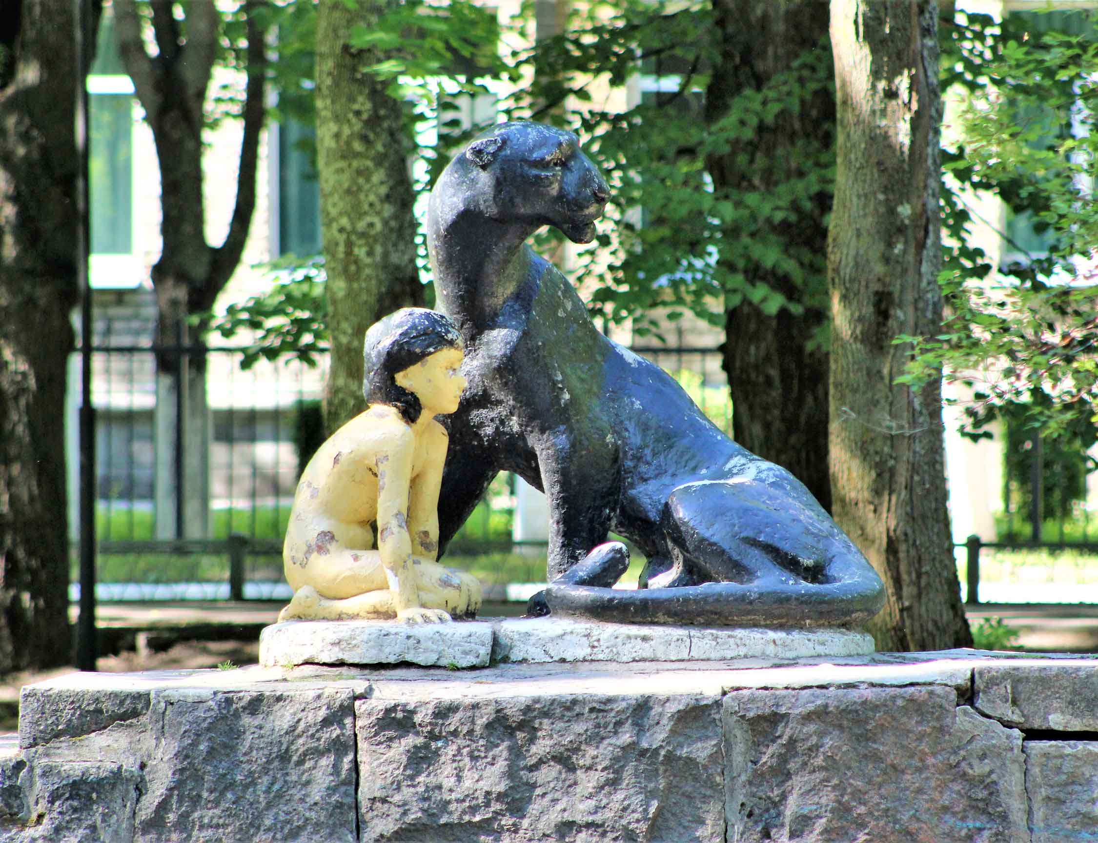 Памятник Маугли