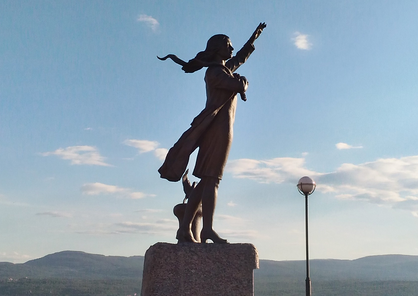 Памятник «Ждущая»