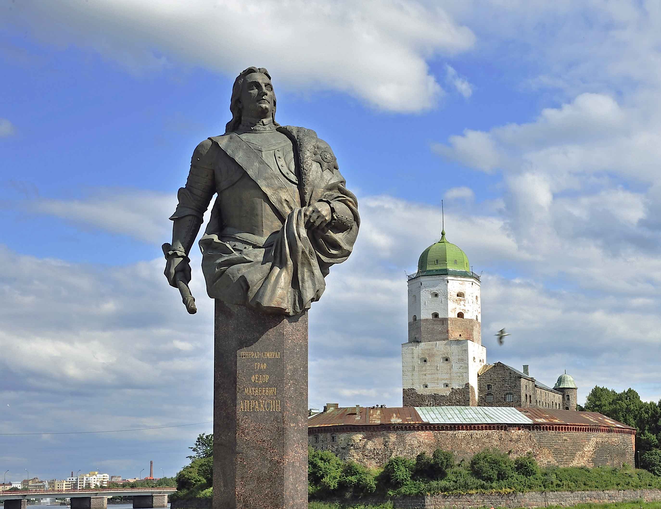 Памятник графу Федору Апраксину