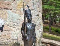Скульптура «Стойкий оловянный солдатик»