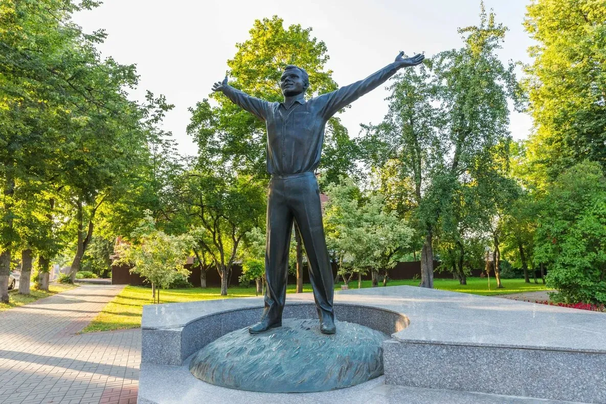Памятник Юрию Гагарину в Калуге