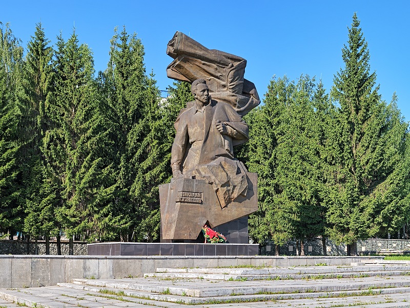 Памятник Н. И. Кузнецову