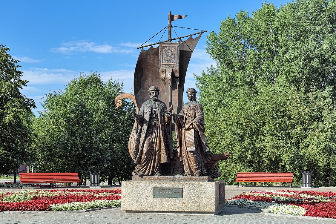 Памятник Петру и Февронии