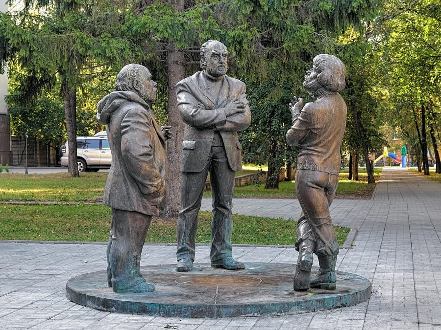 Памятник «Горожане, или Разговор»