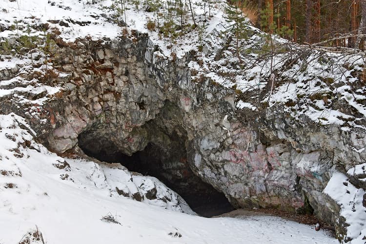 Сугомакская пещера