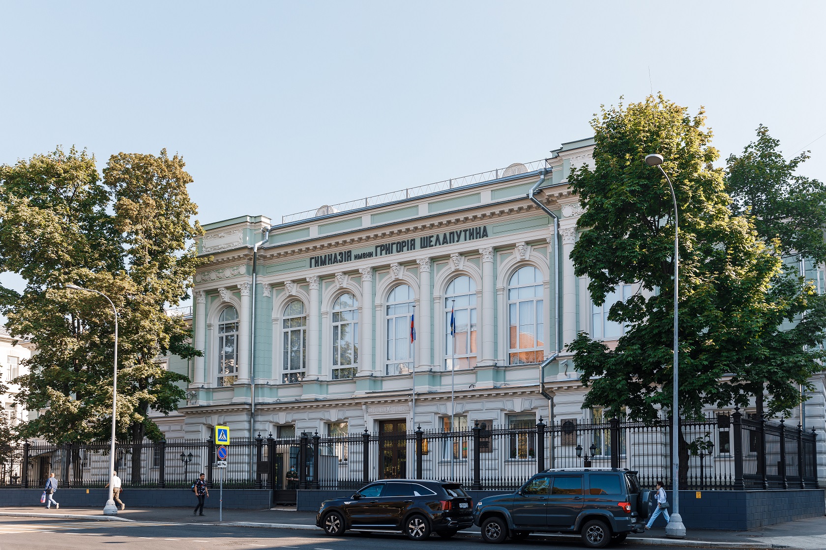 Здание мужской классической гимназии имени П. Г. Шелапутина