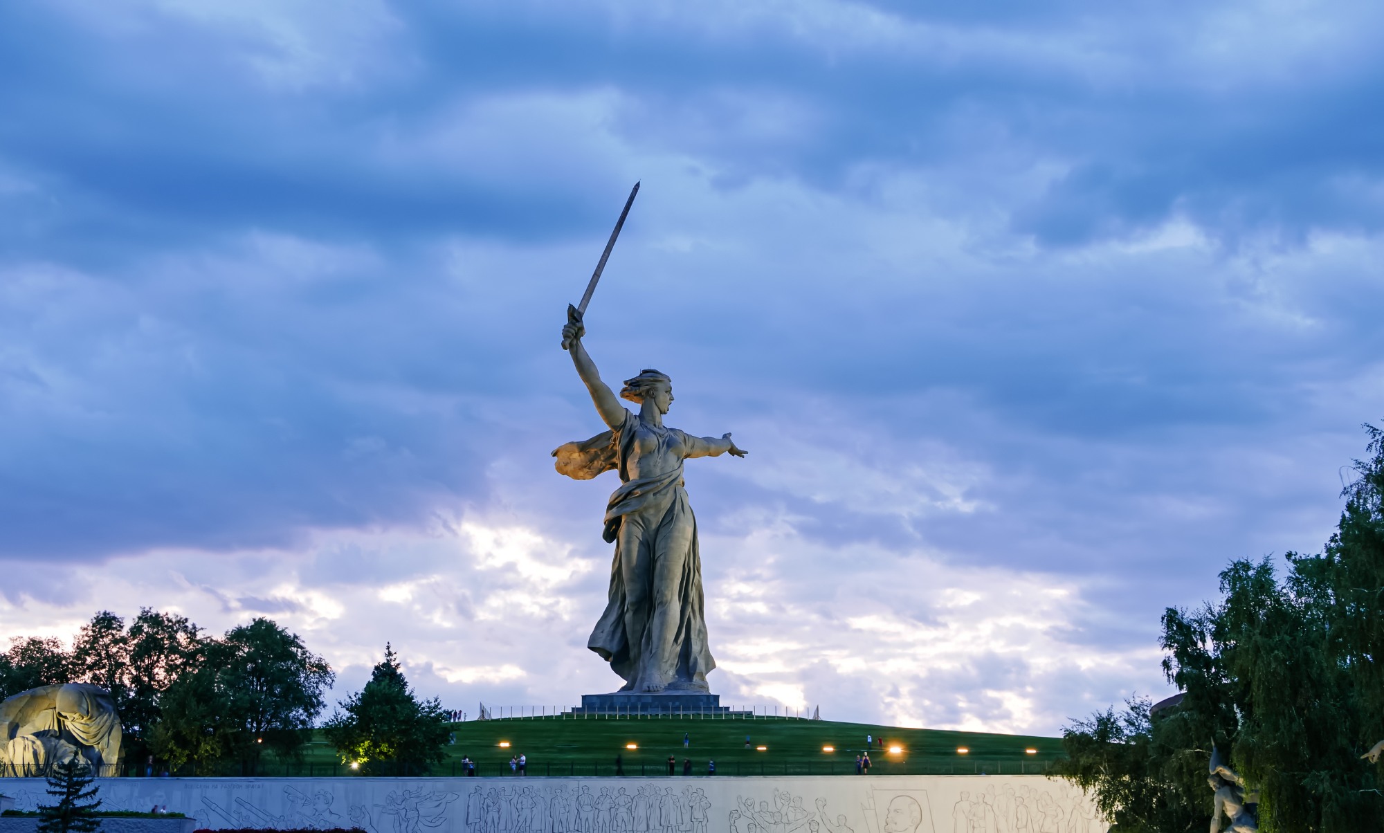 Монумент «Родина-мать зовет!»