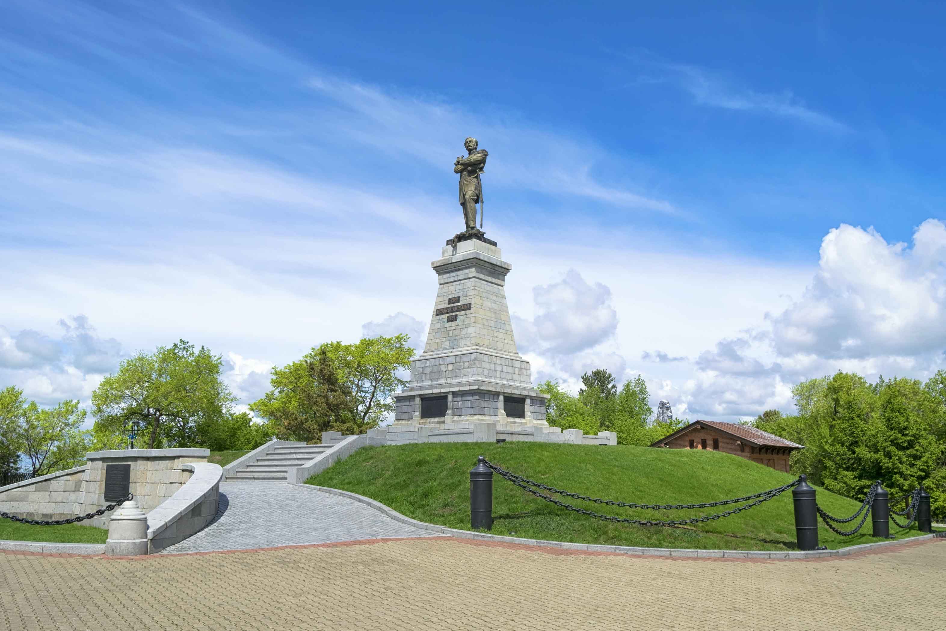 Памятник графу Николаю Муравьеву-Амурскому