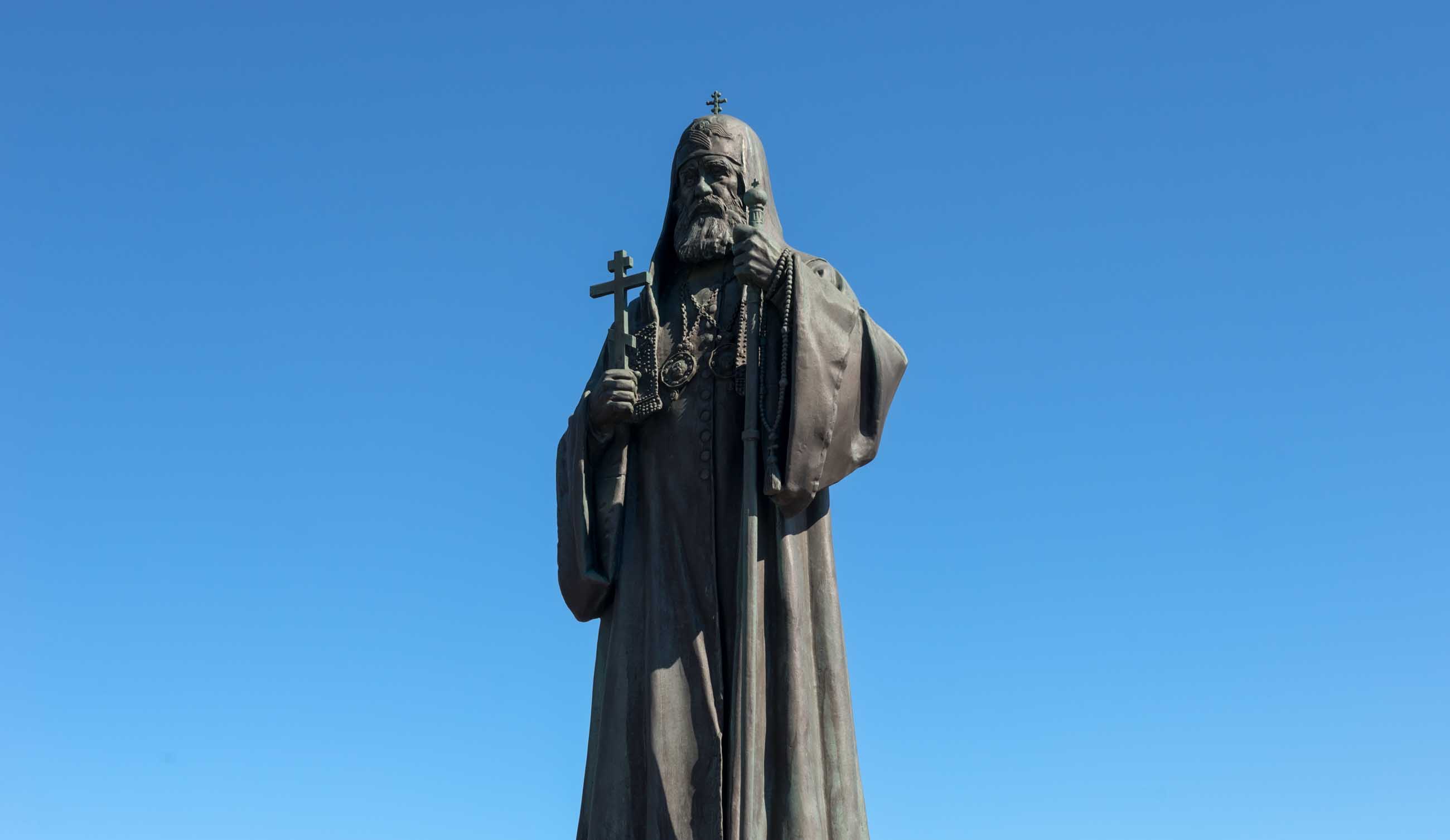 Памятник патриарху Тихону