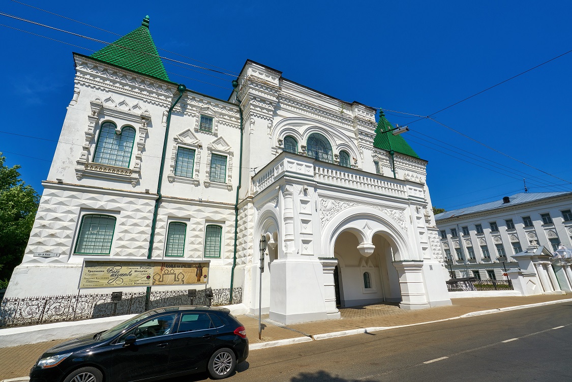 Здание Романовского музея