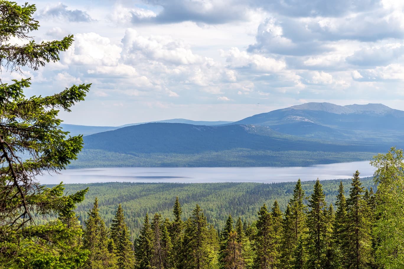 Хребет Зюраткуль