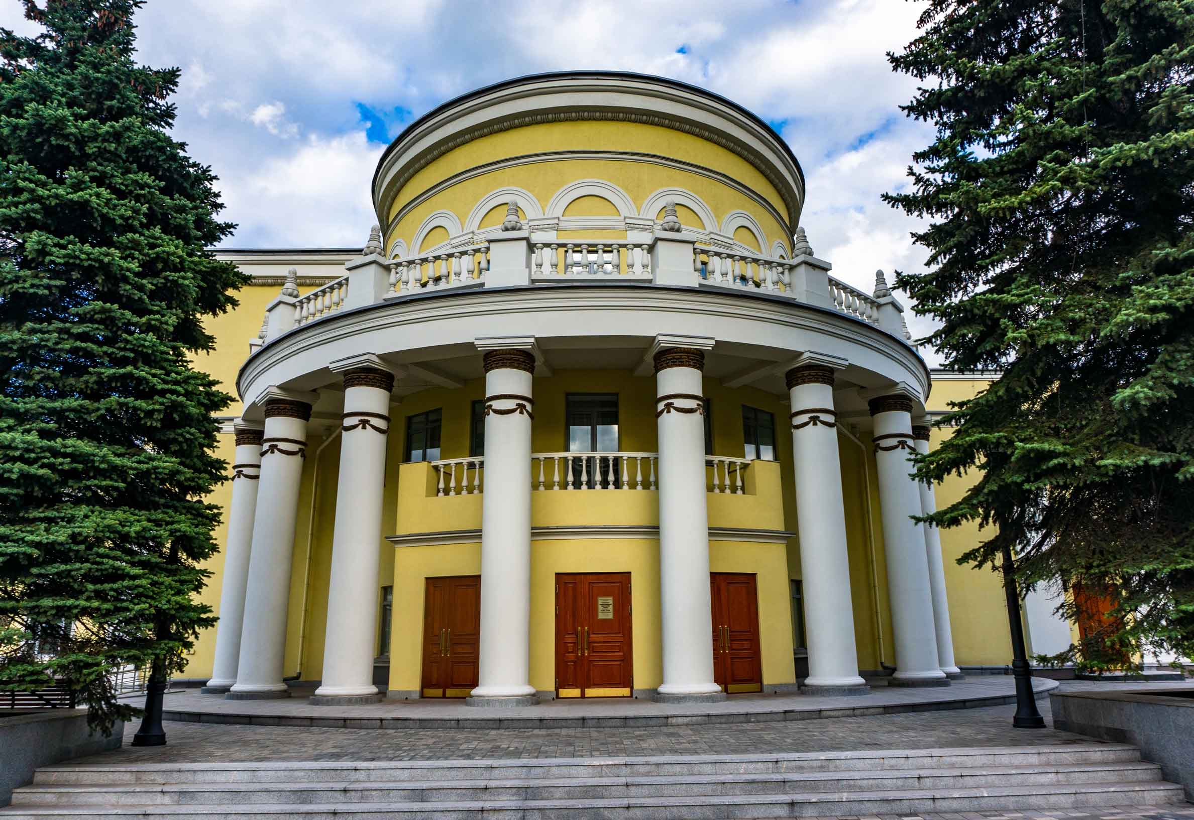 Здание кинотеатра «Коммунар»