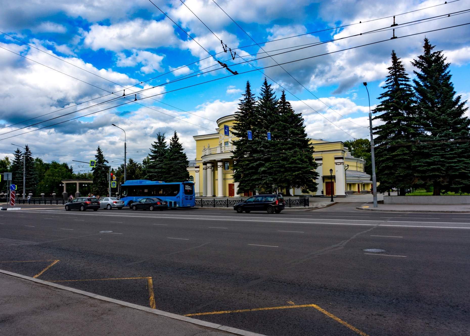 Здание кинотеатра «Коммунар»