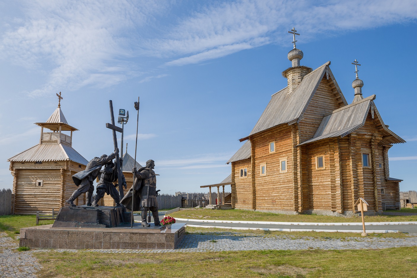 Памятник казакам — основателям Салехарда
