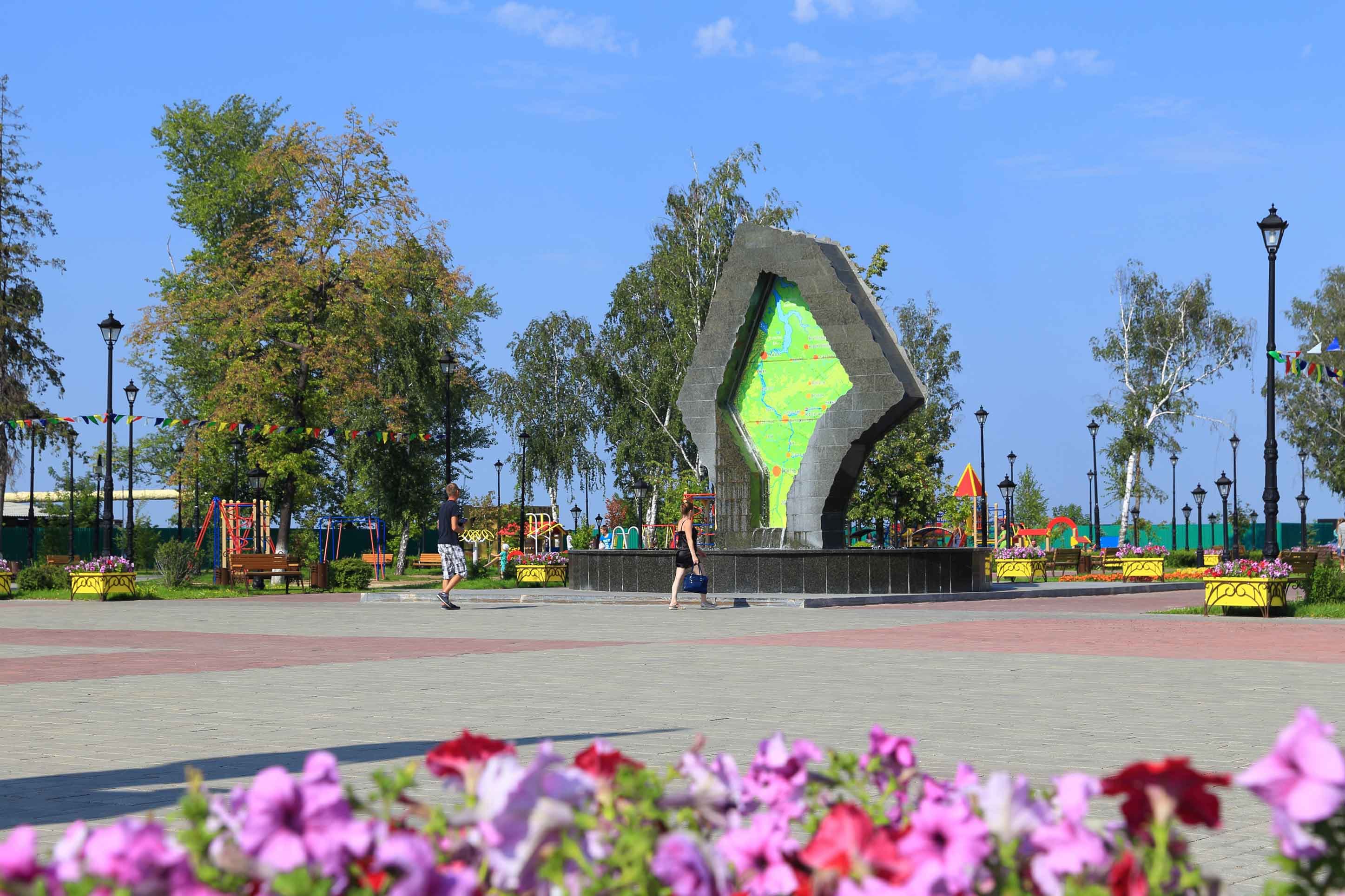 Фонтан с картой Тюменской области