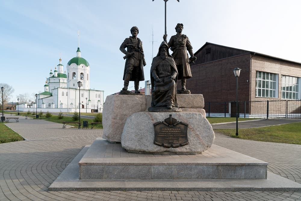 Памятник основателям Енисейска
