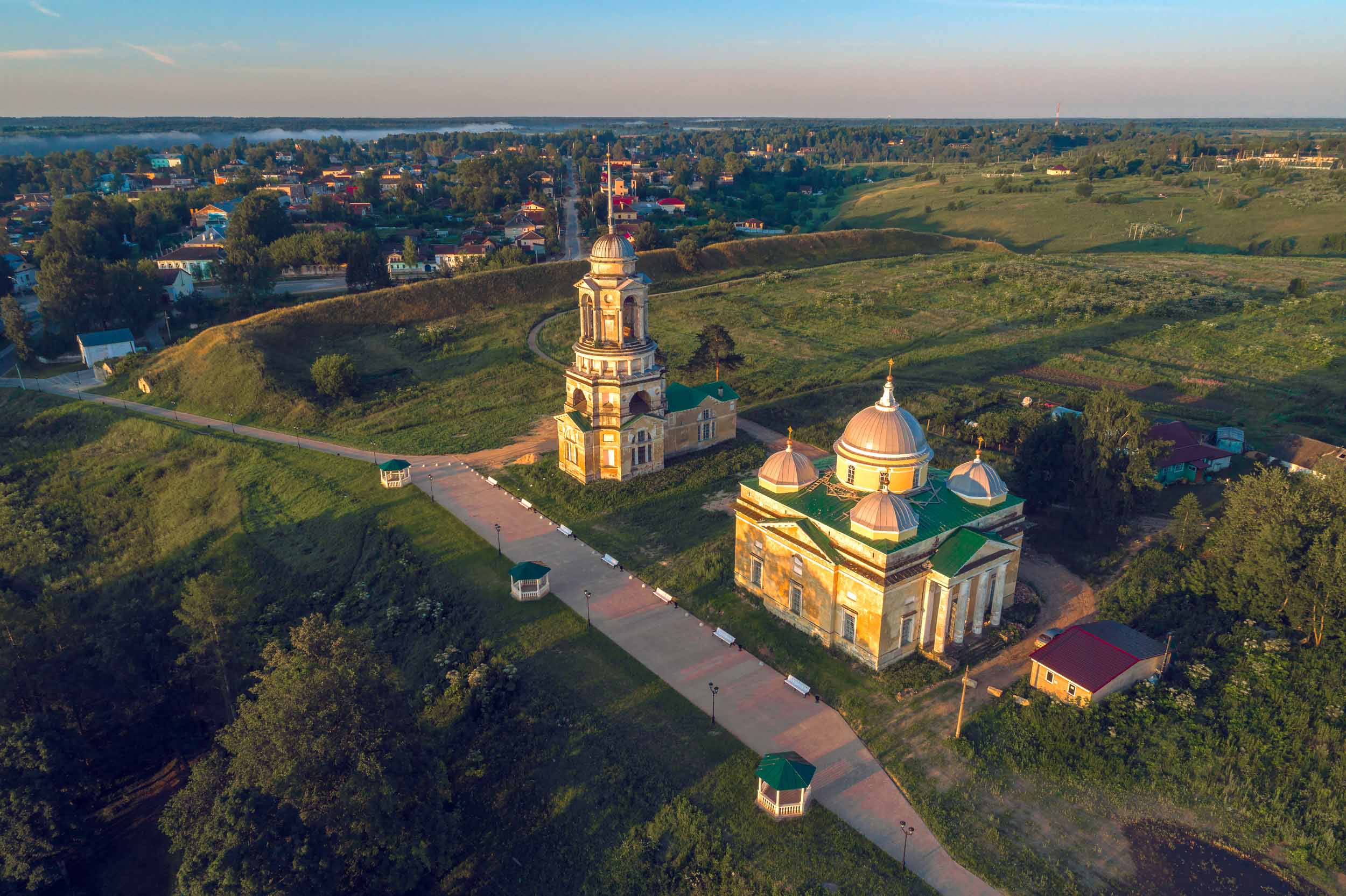 Спасская церковь в Старице