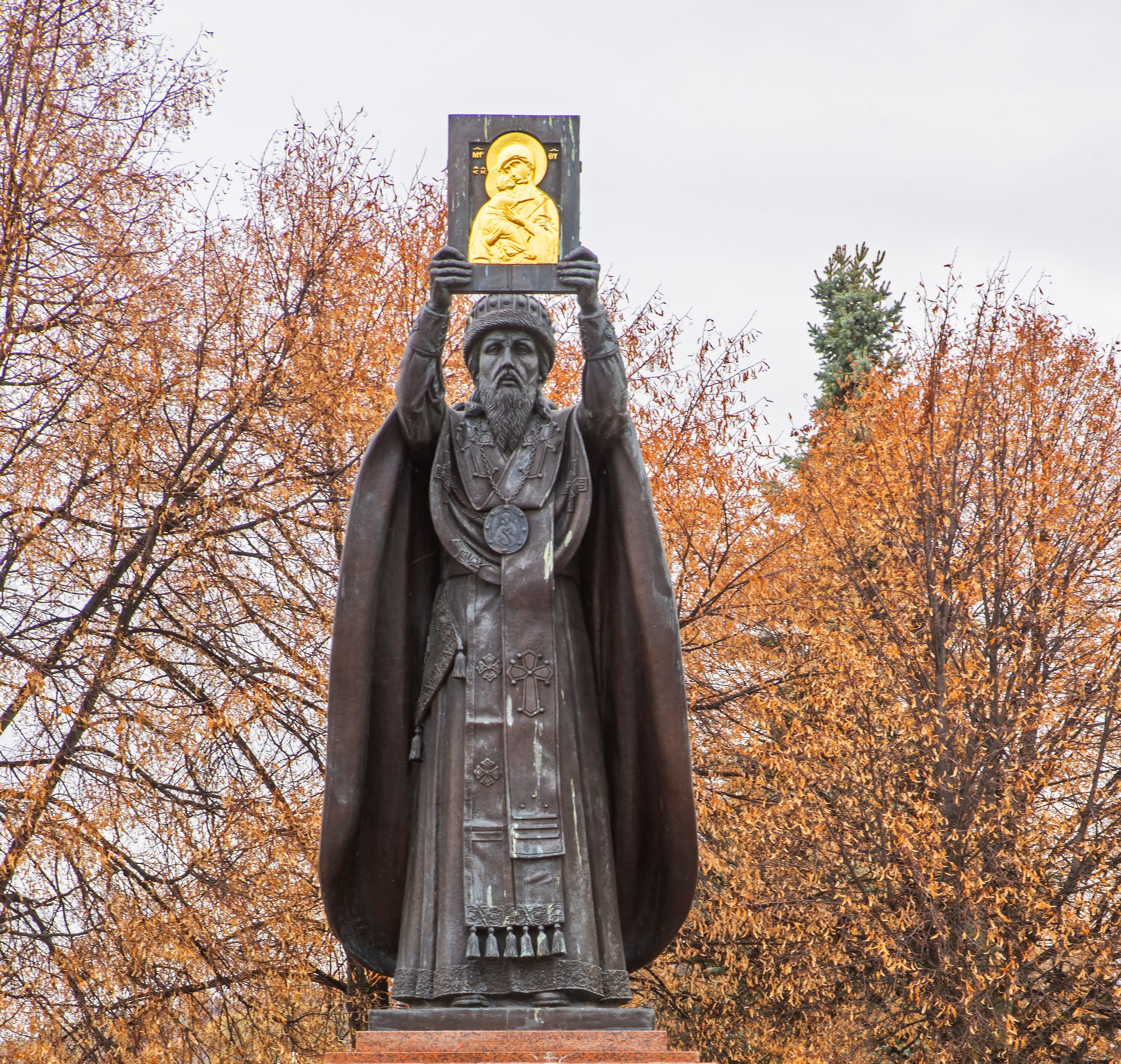 Памятник святителю Гурию, архиепископу Казанскому