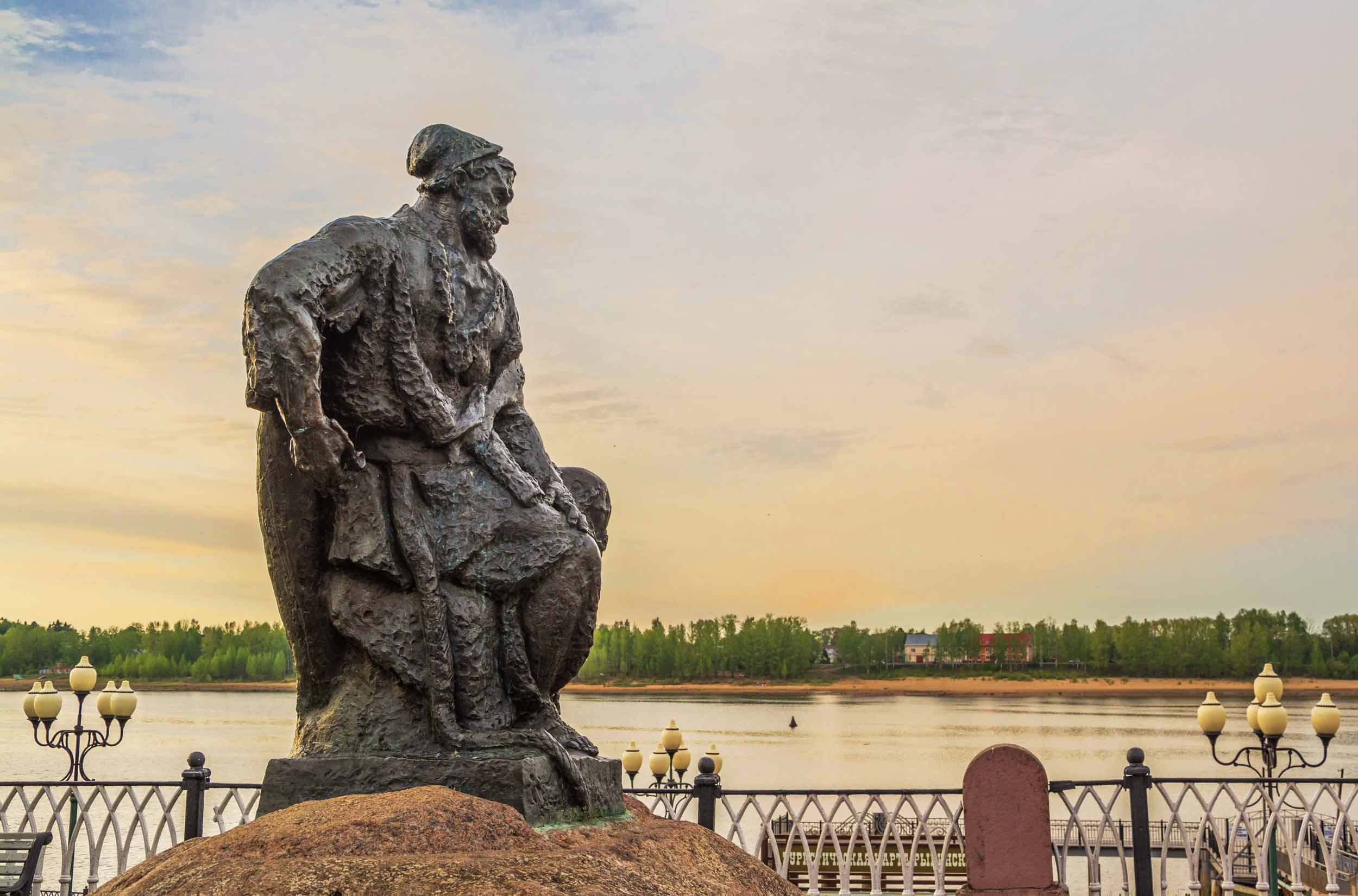 Памятник бурлаку