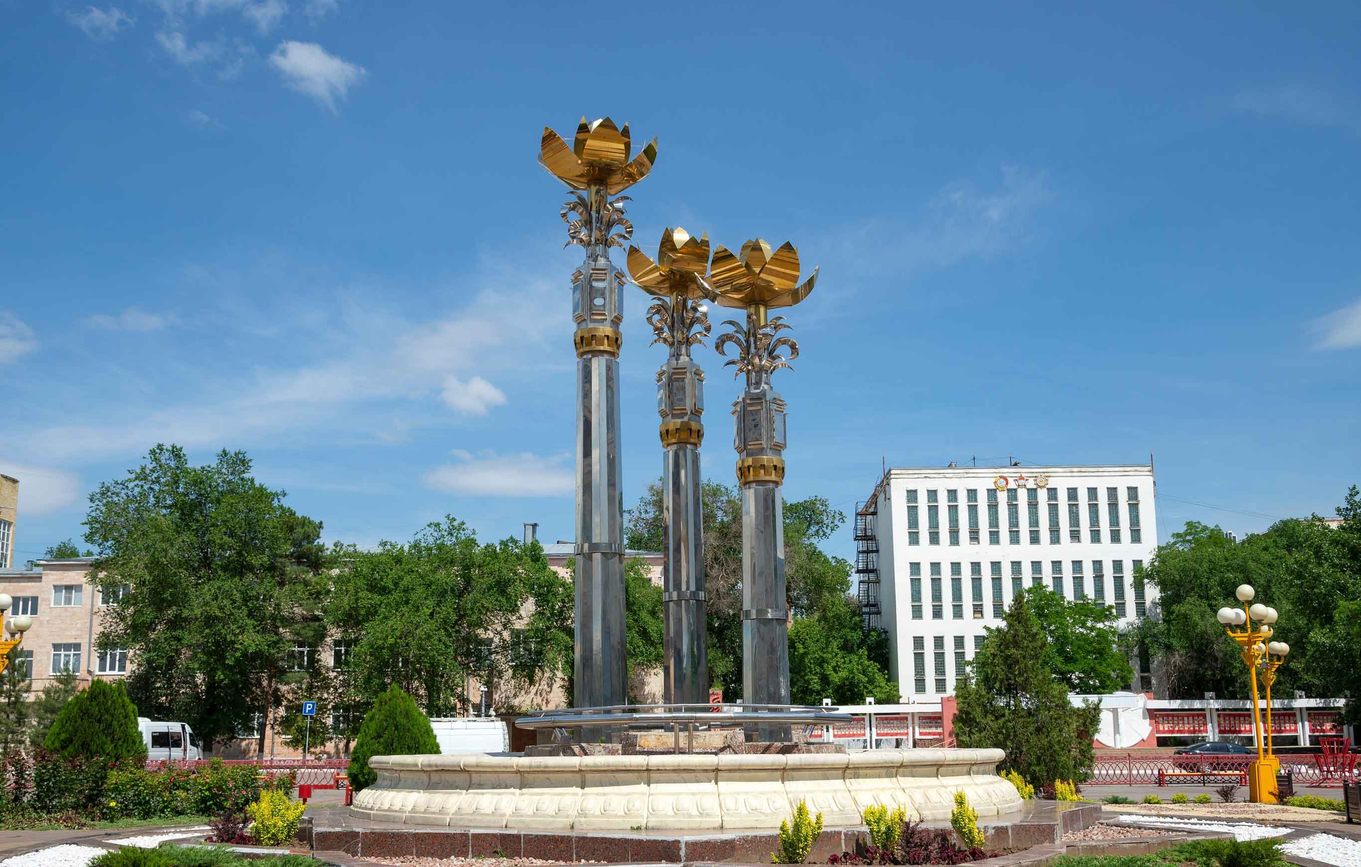 Фонтан «Три лотоса»