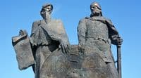Памятник великим русским князьям — Рюрику и Олегу Вещему