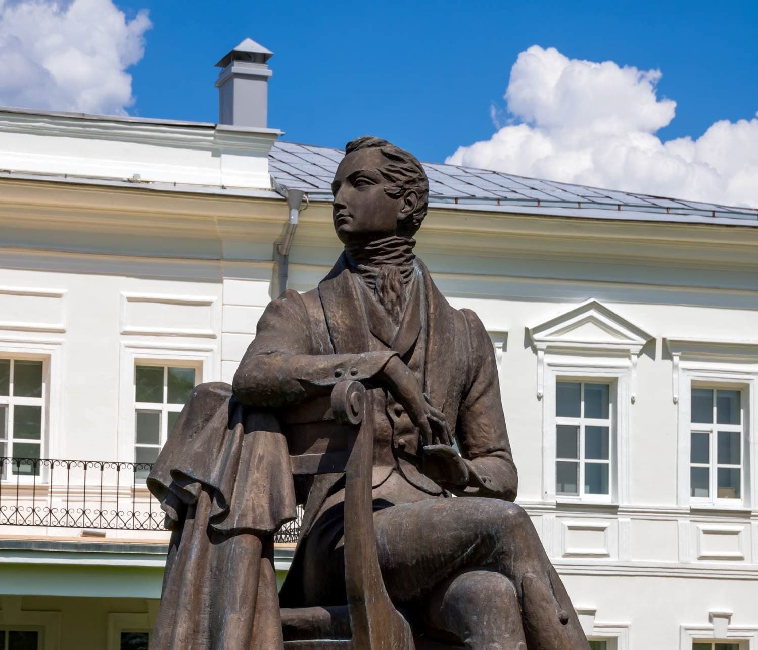 Памятник Дмитрию Веневитинову