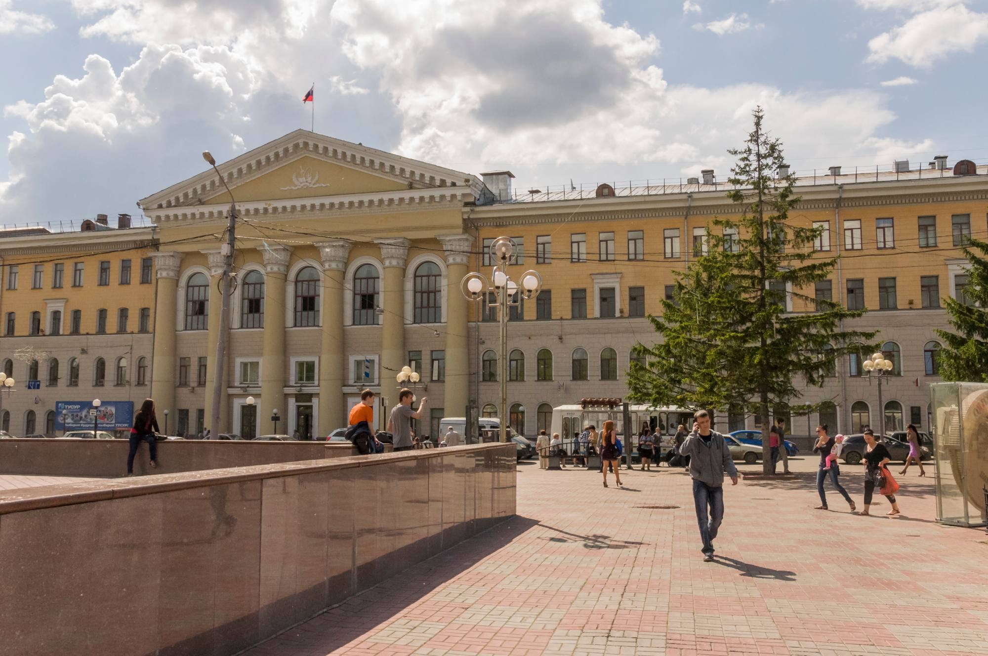 Главный корпус Томского государственного университета систем управления и радиоэлектроники