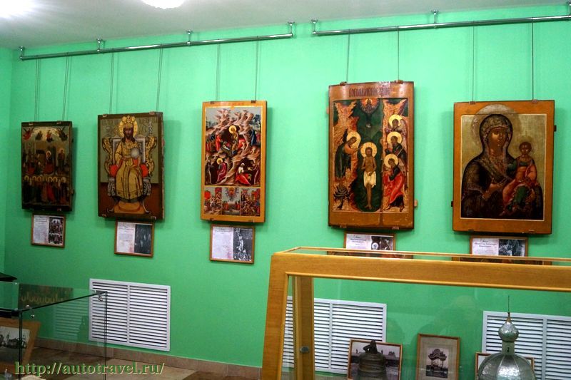 Входная плата на посещение экспозиций и выставок музейного комплекса (без экскурсовода)
