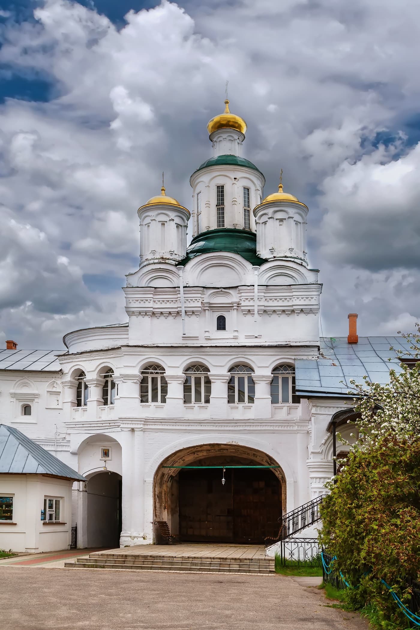 Храм Михаила Архангела Желтоводского Макариева монастыря