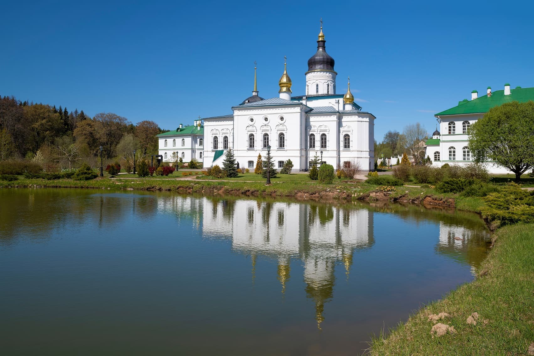 Женский Спасо-Елеазаровский монастырь
