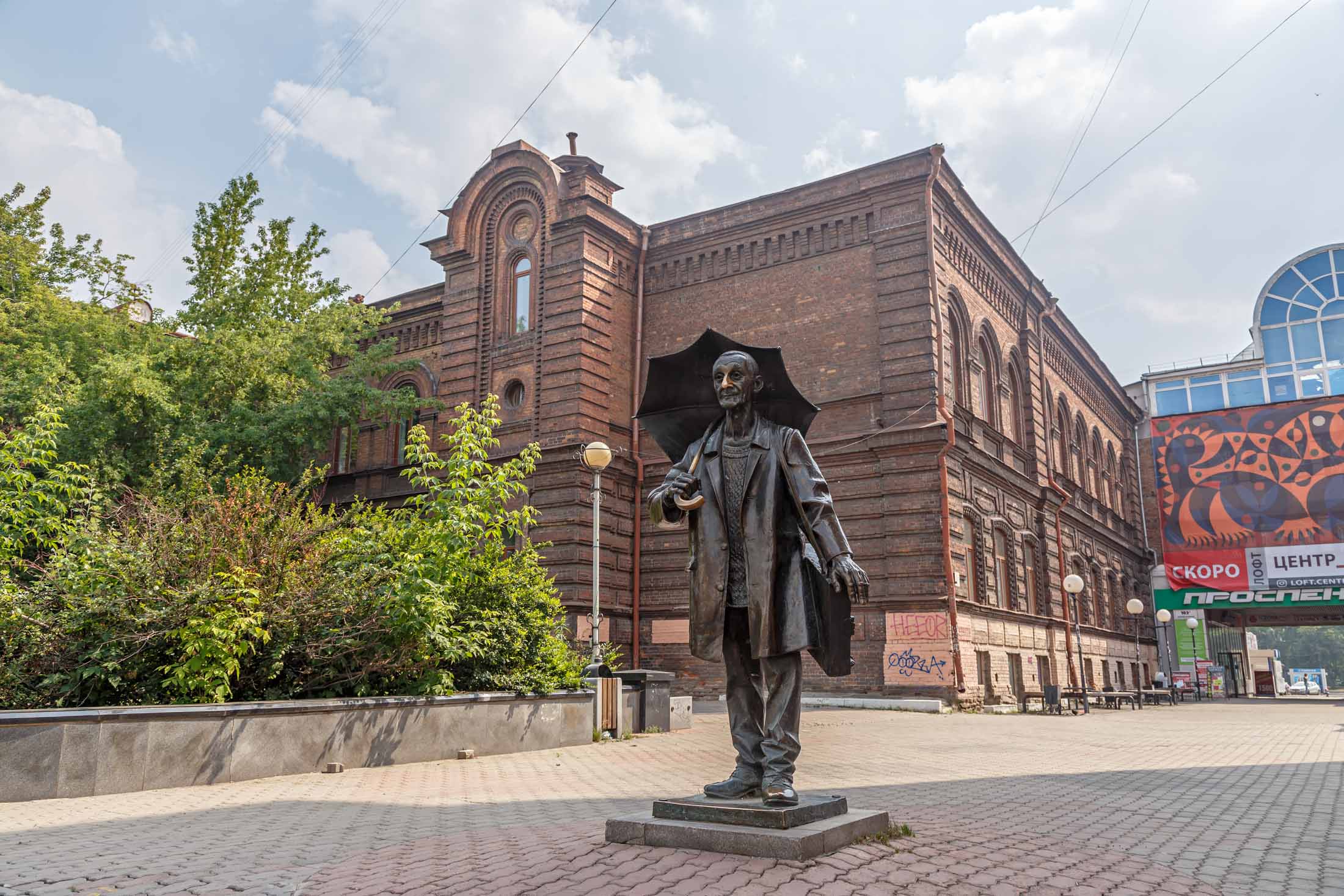 Памятник художнику Андрею Поздееву