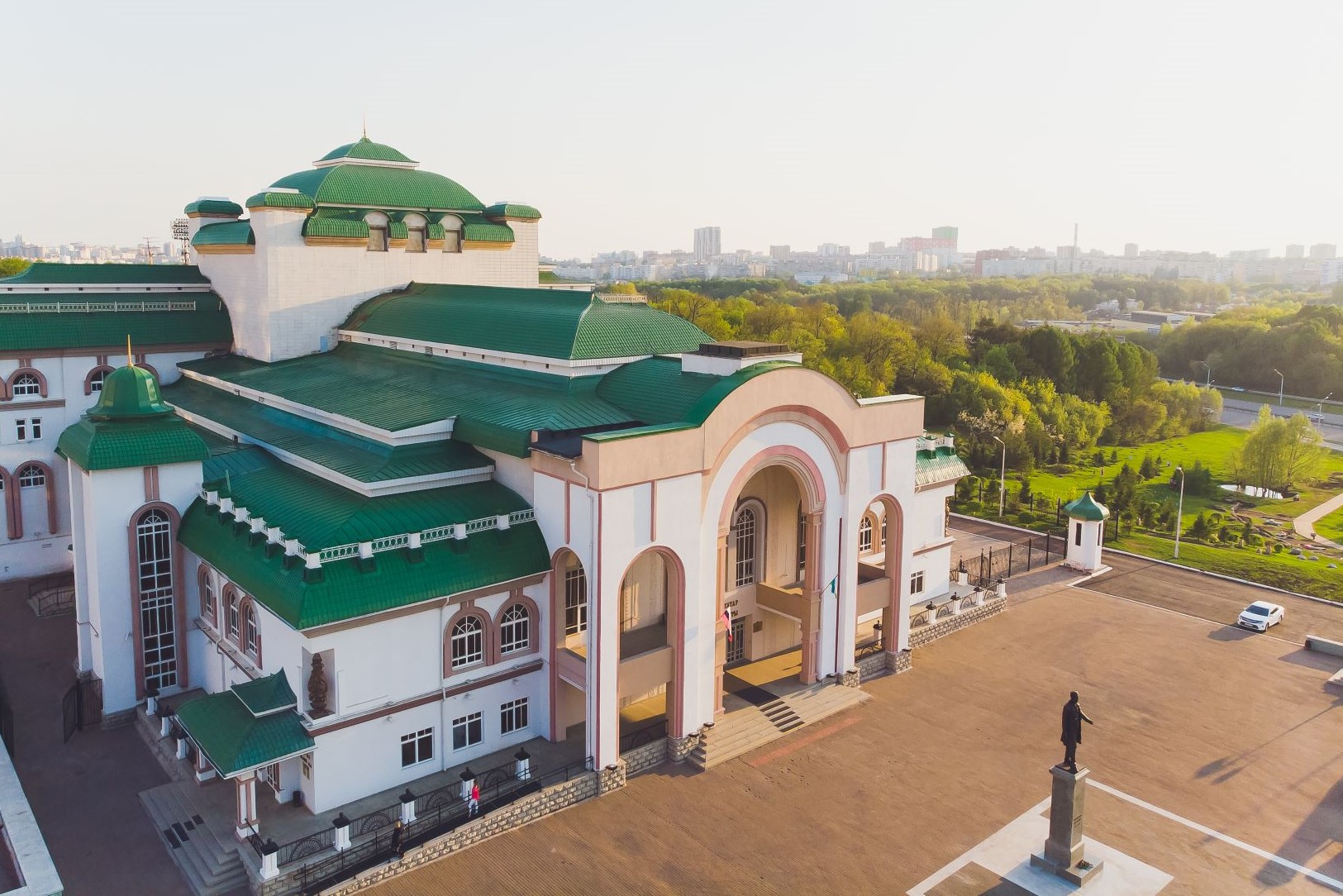 Уфимский государственный татарский театр «Нур»