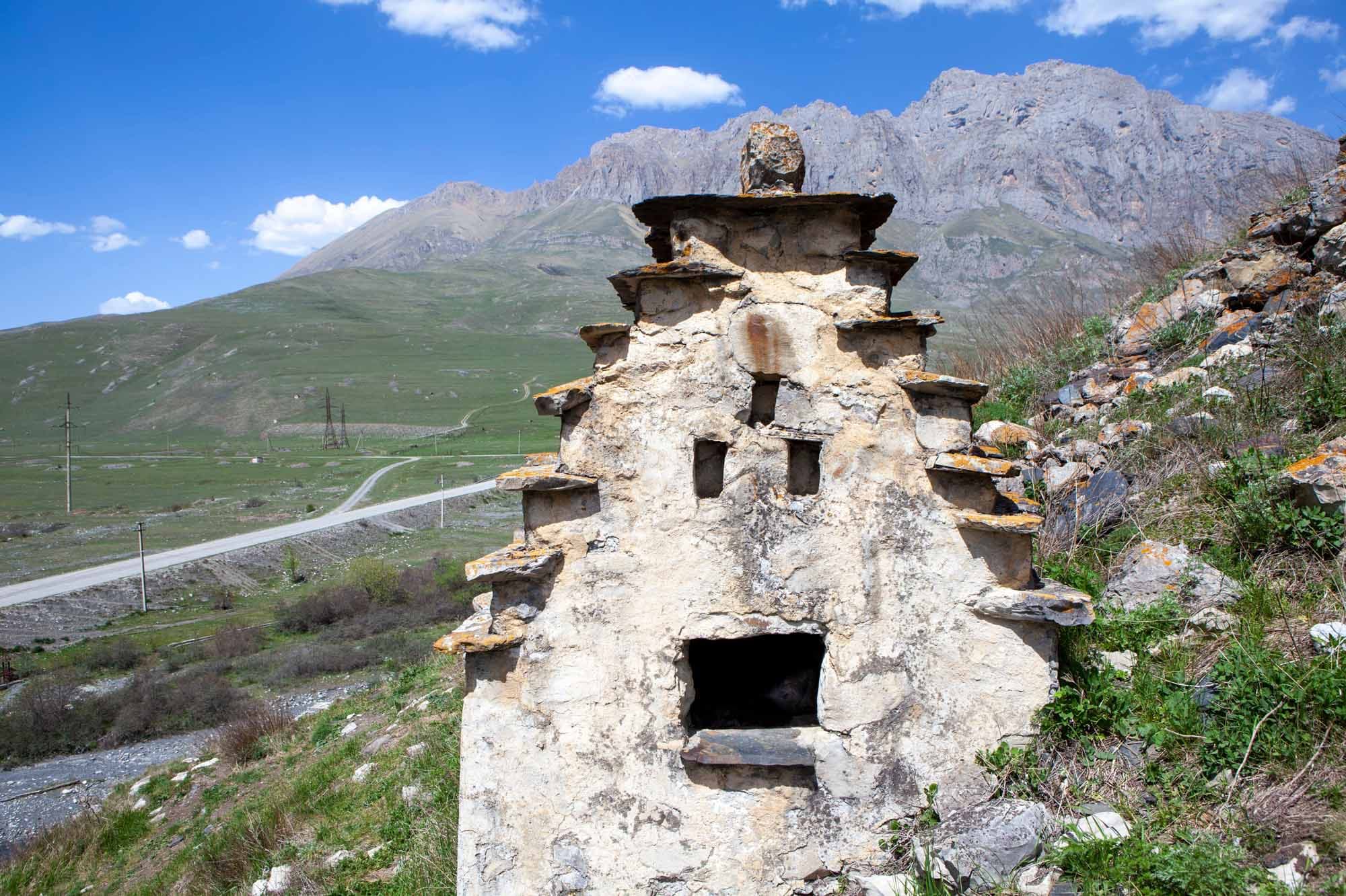 Дзивгисский некрополь