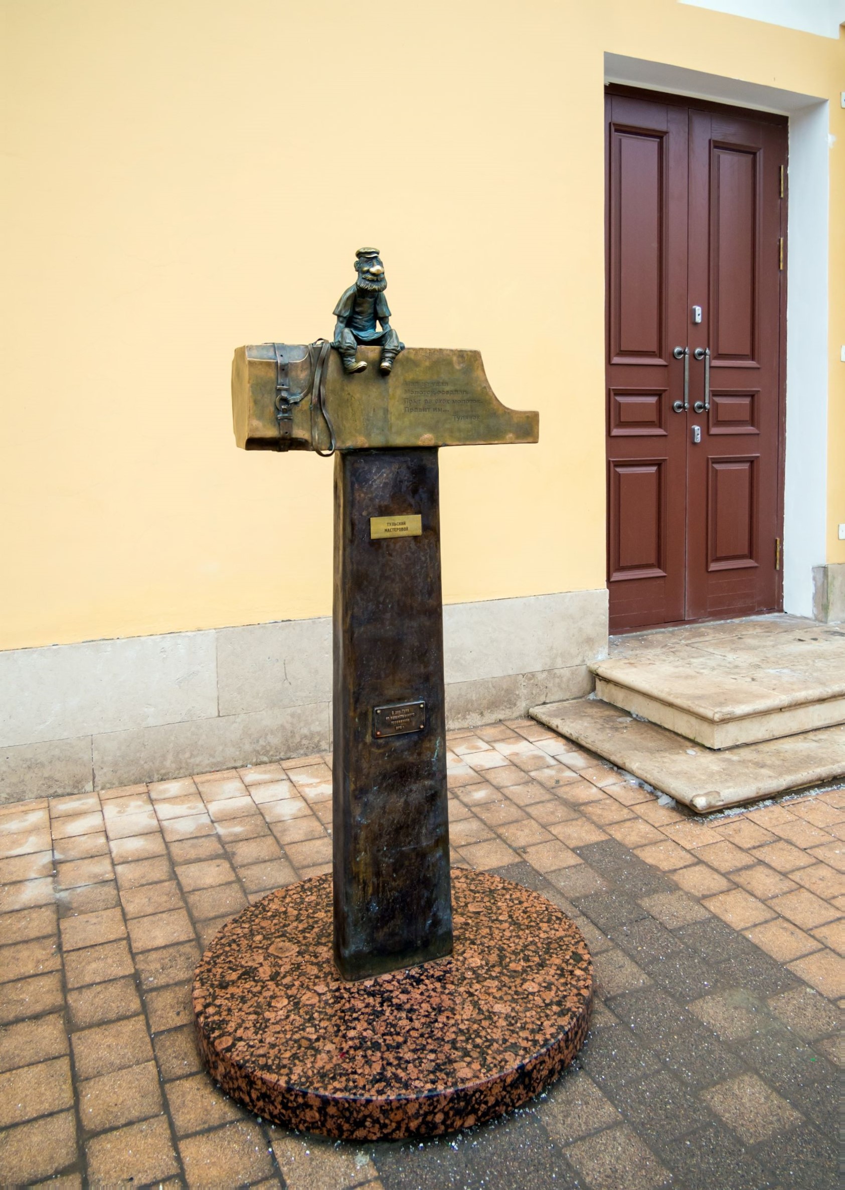 Скульптура «Тульский мастеровой»