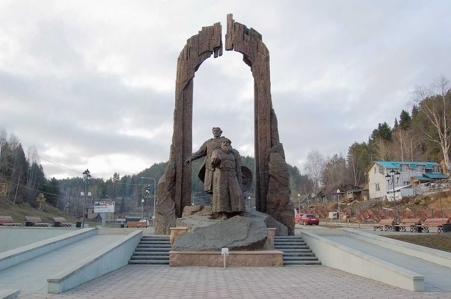 Скульптурная группа «Основателям города Ханты-Мансийска»