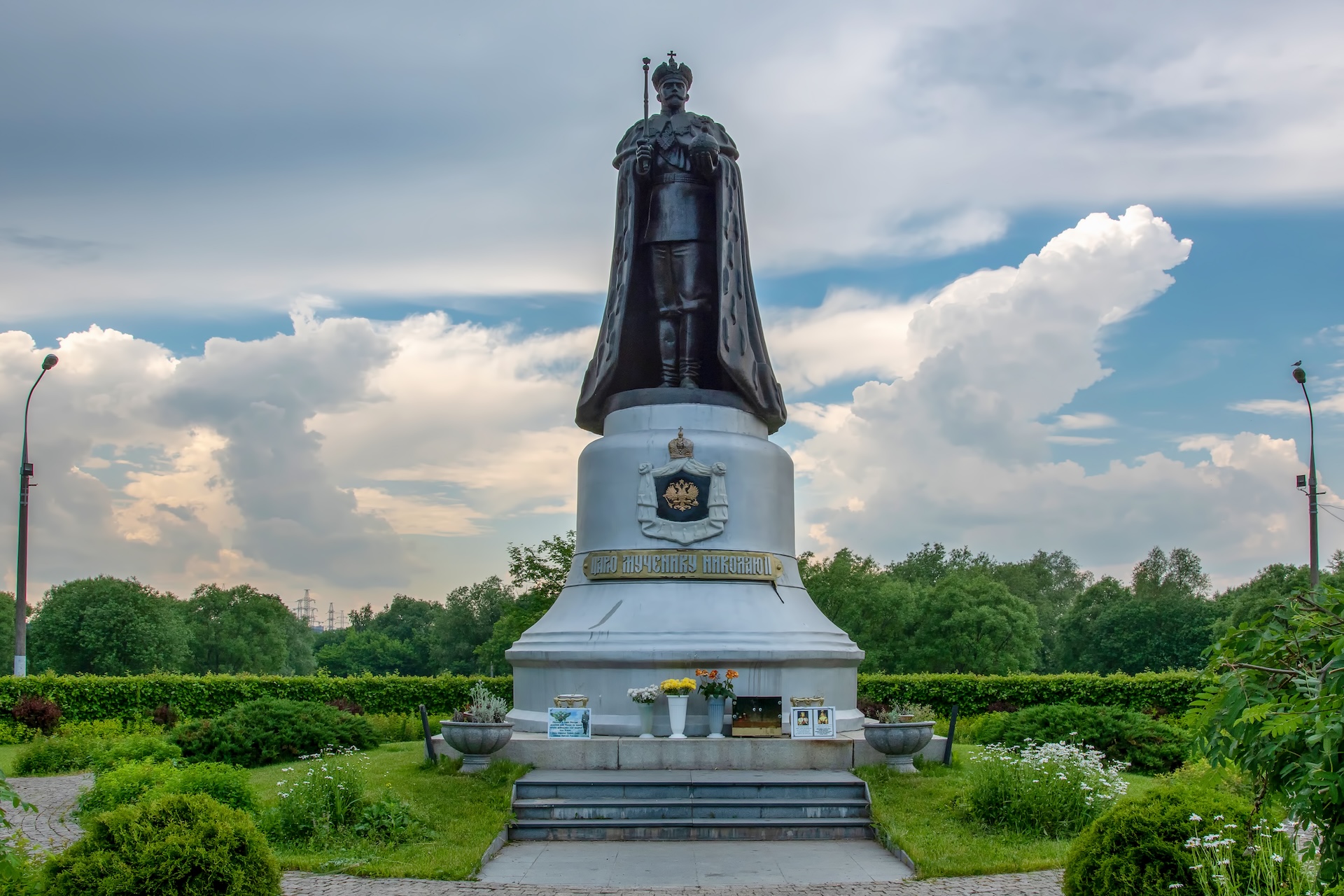 Памятник Николаю II в Челобитьеве