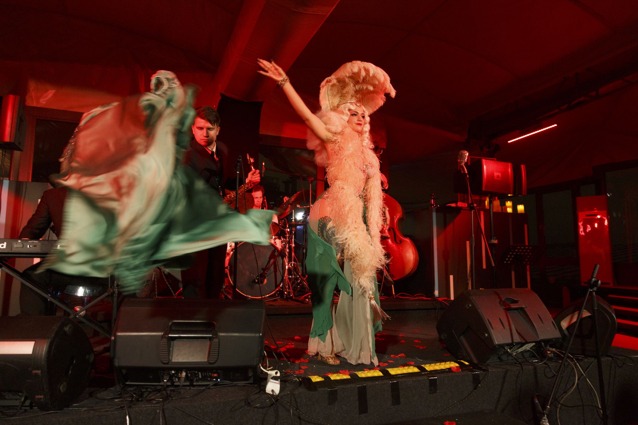 «Jazz cabaret»: Бурлеск-шоу на панорамной крыше в сопровождении живого джаза!
