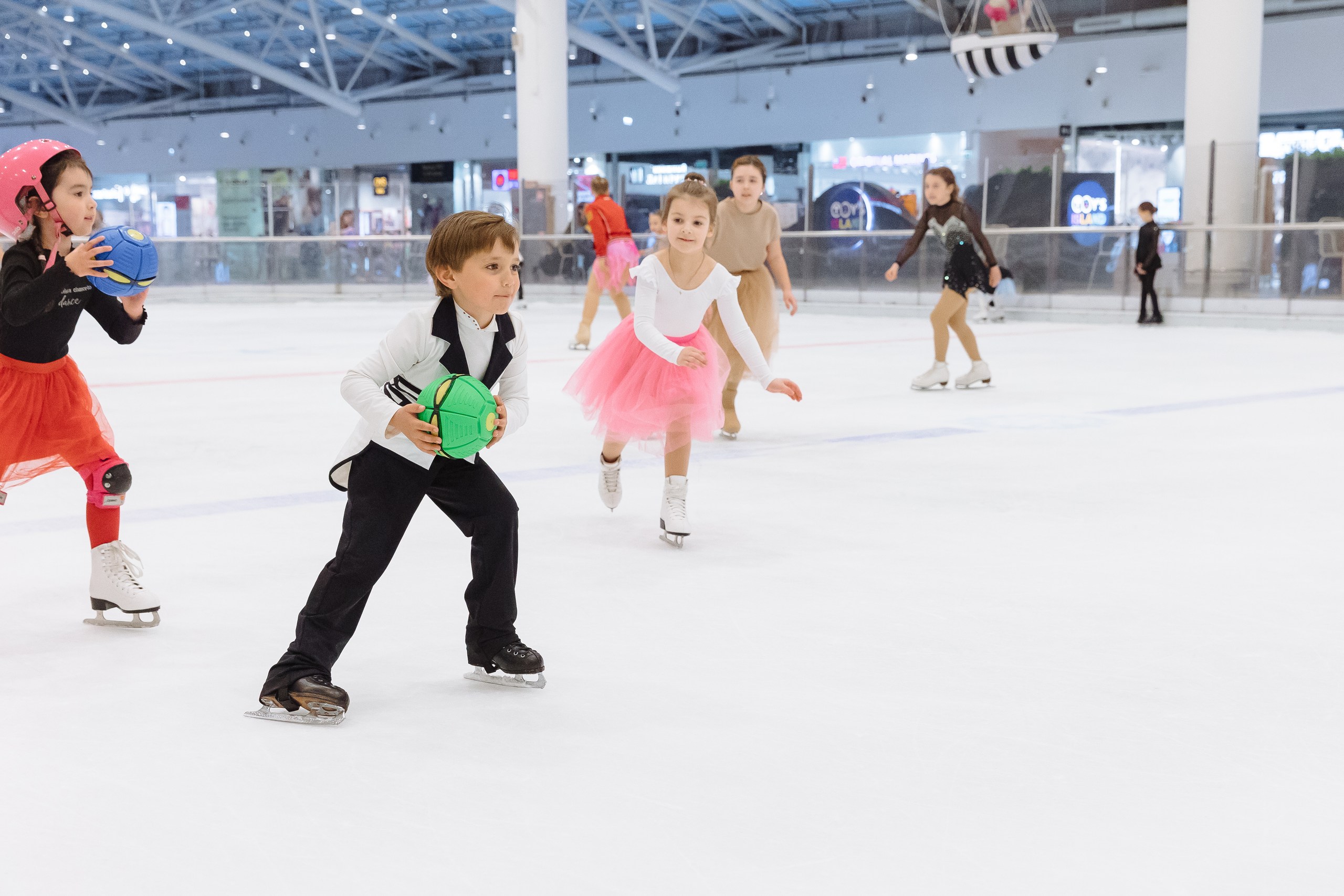 Каток Mega Ice в ТЦ «Авиапарк»