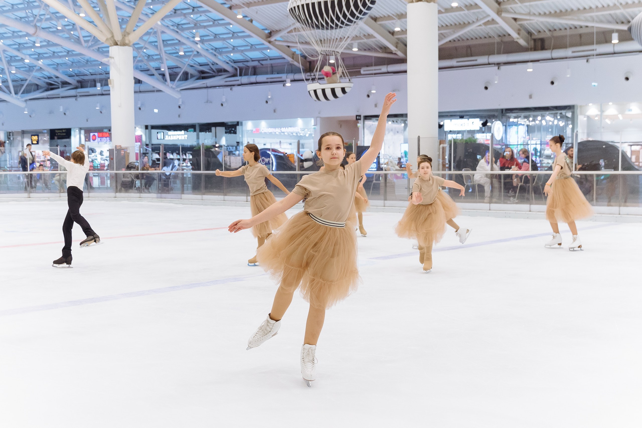 Каток Mega Ice в ТЦ «Авиапарк»