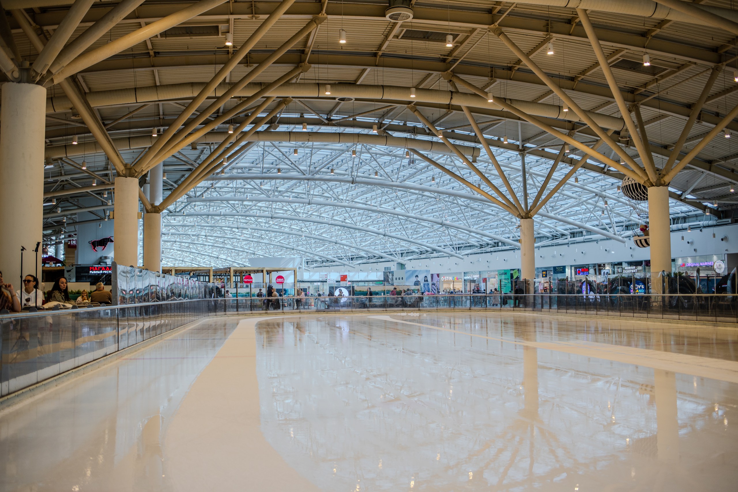 Каток Mega Ice в ТЦ «Авиапарк»