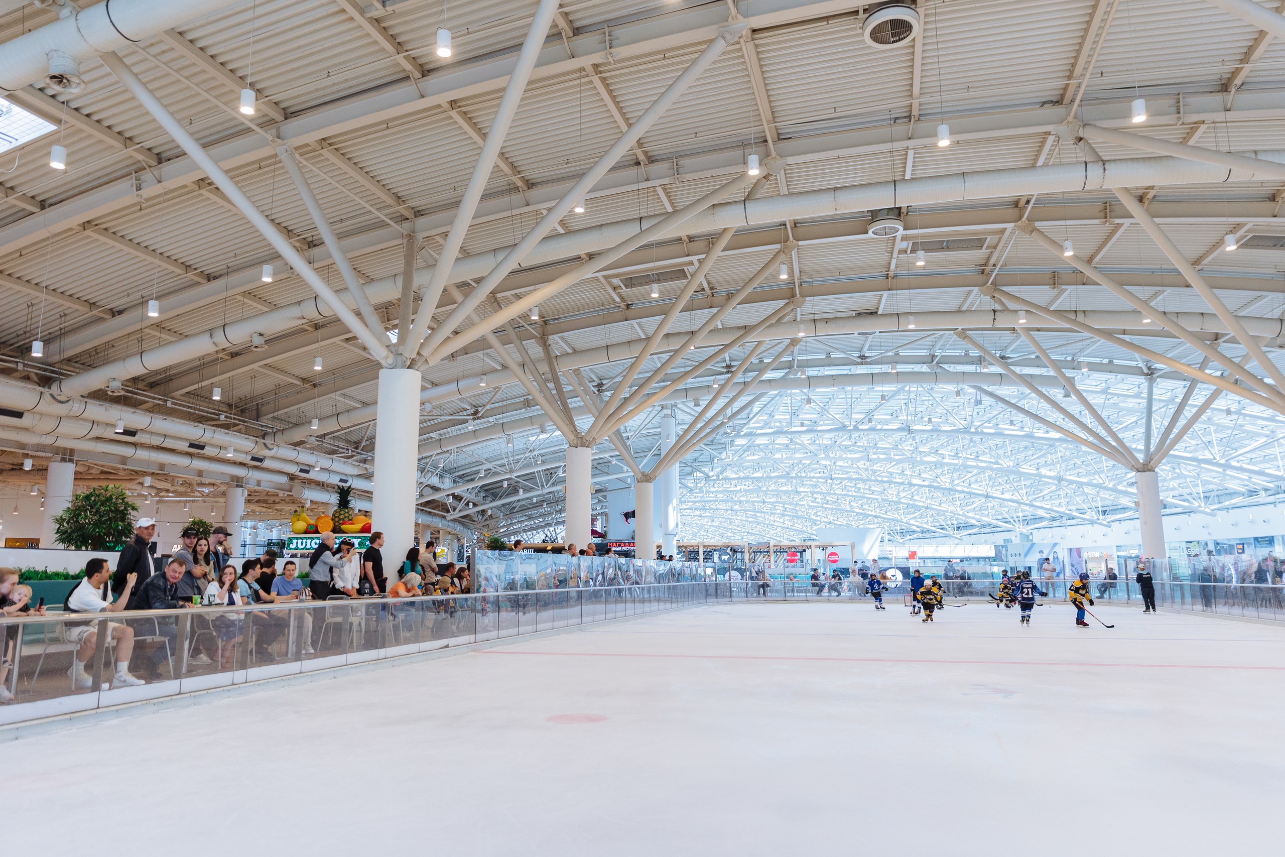 Каток Mega Ice в ТЦ «Авиапарк»
