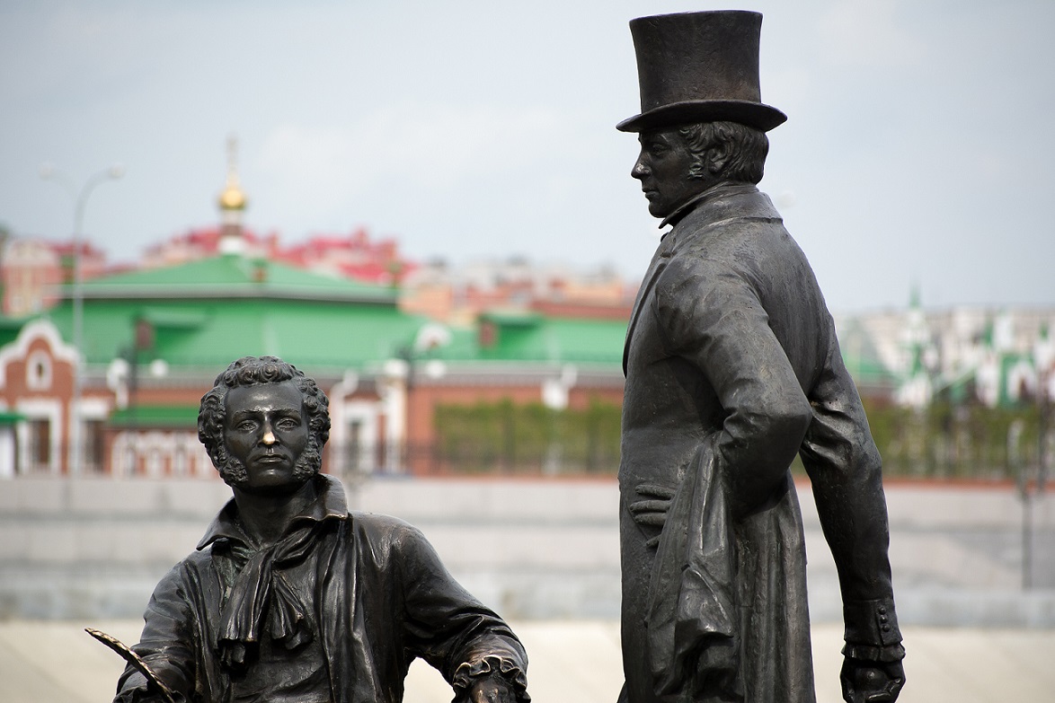 Памятник А.С. Пушкину и Евгению Онегину