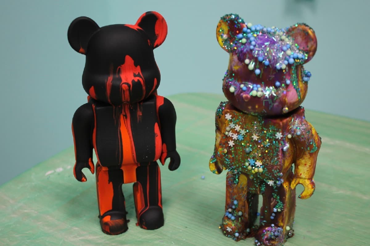 WOW мастер-класс: заливка мишки Bearbrick (из гипса) красками в технике FluidArt