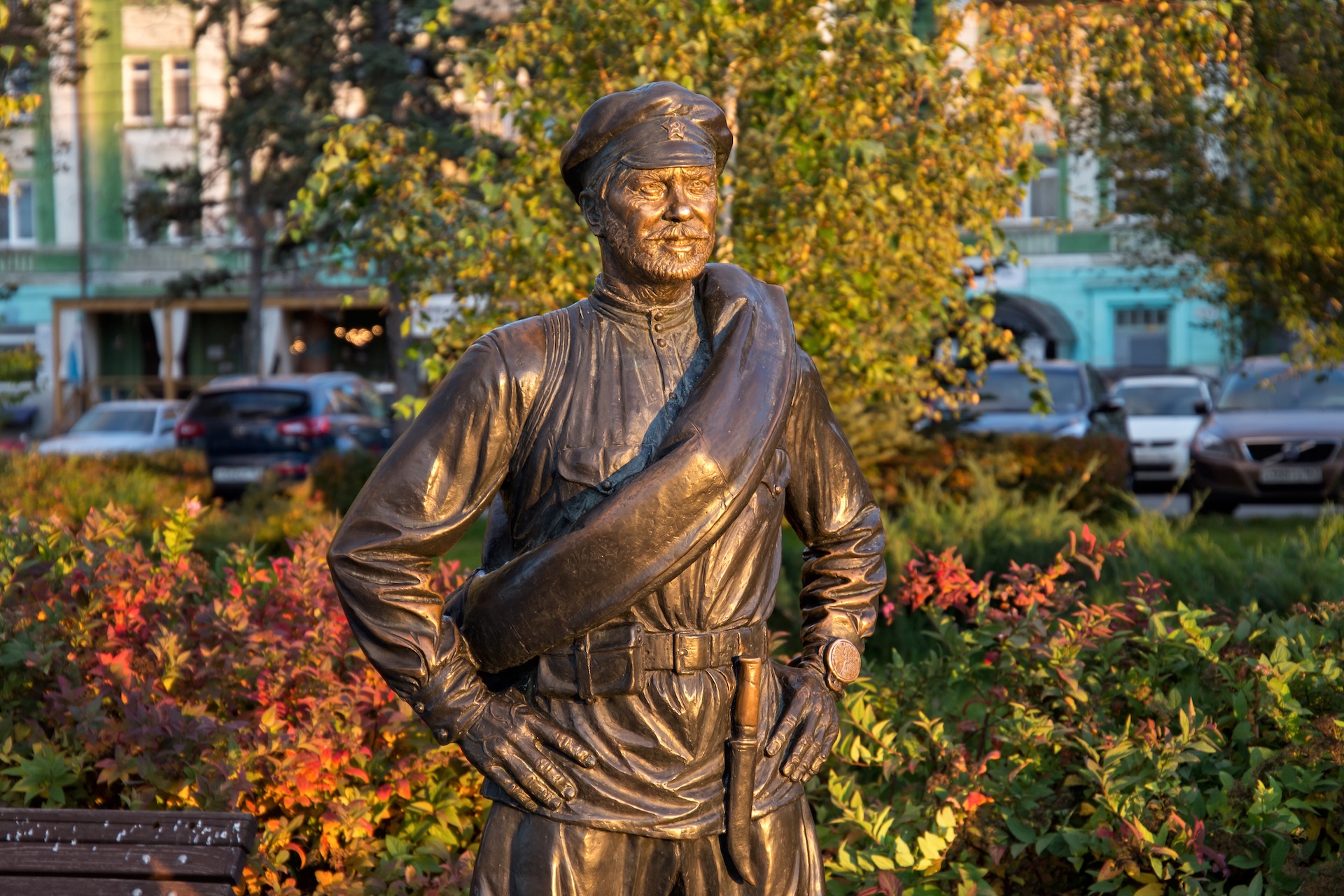 Памятник товарищу Сухову