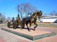 Памятник первым переселенцам