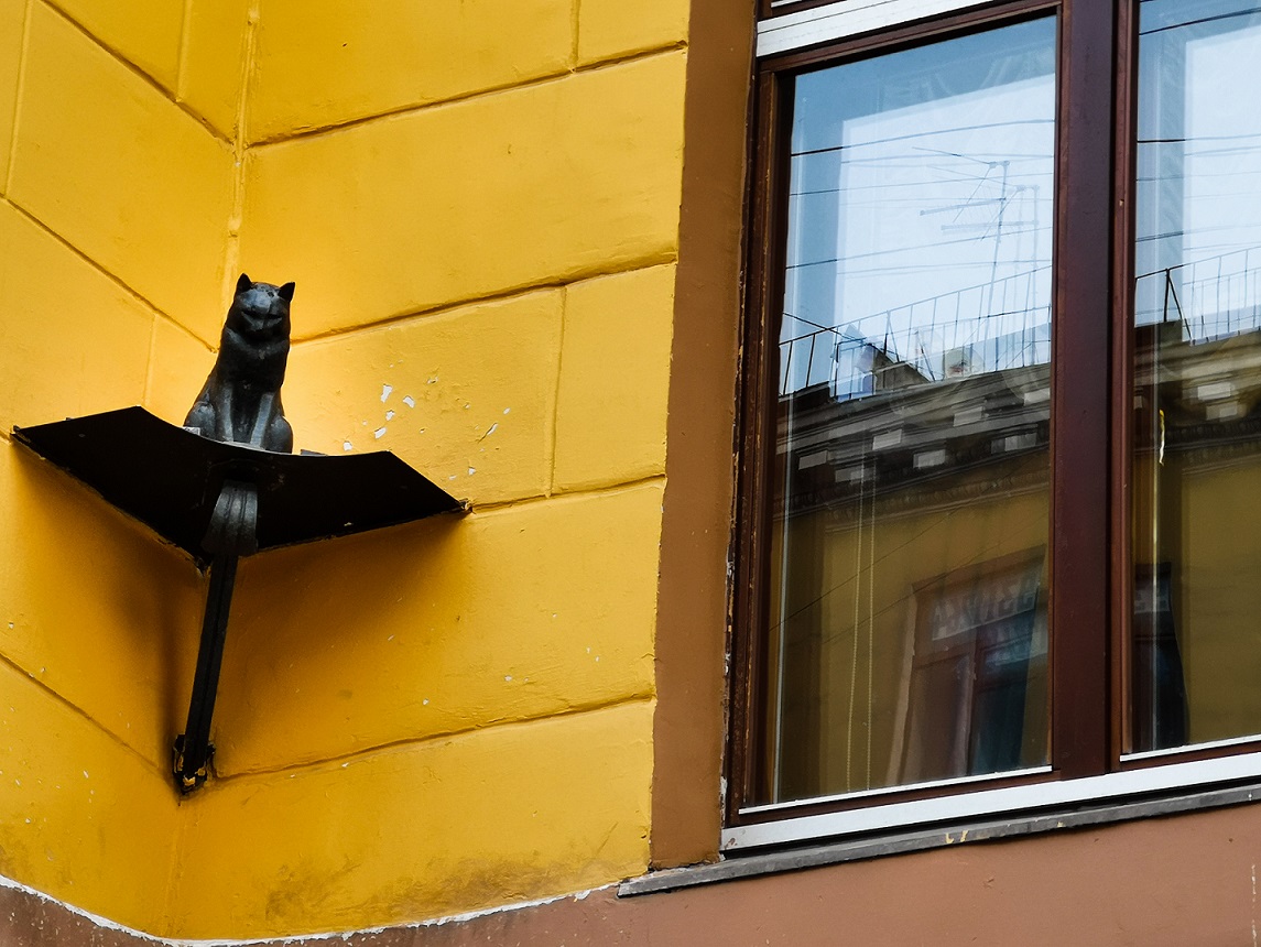 Памятник коту Елисею и кошке Василисе