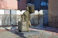Памятник челноку